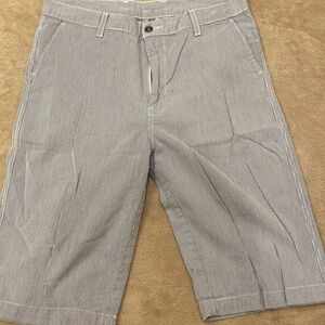 Levi’s short pants